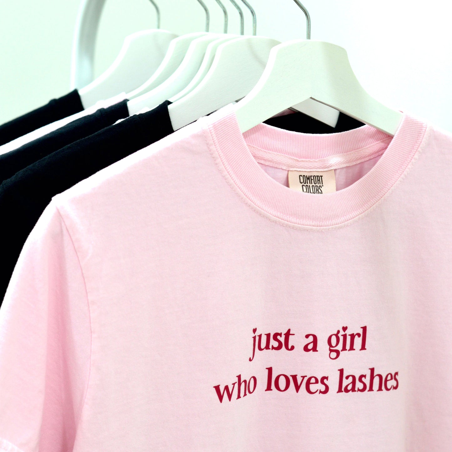 just a girl who loves lashes - Oversized Tee